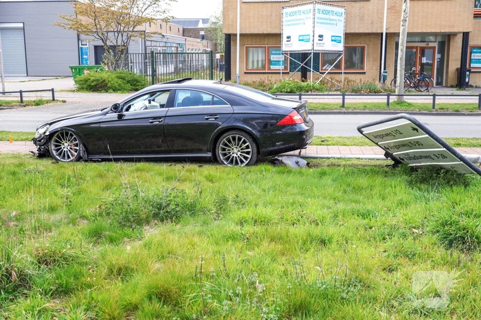 Flinke ravage na aanrijding tussen auto en scooter