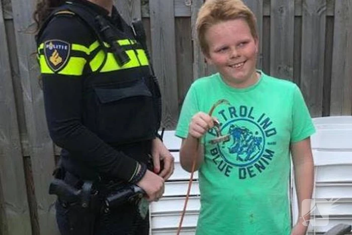 11-jarige Luc vist oude revolver op