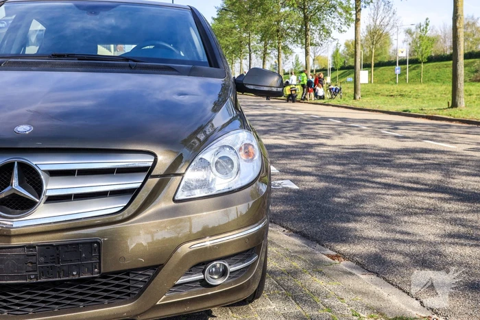 Fietsster gewond na botsing met auto