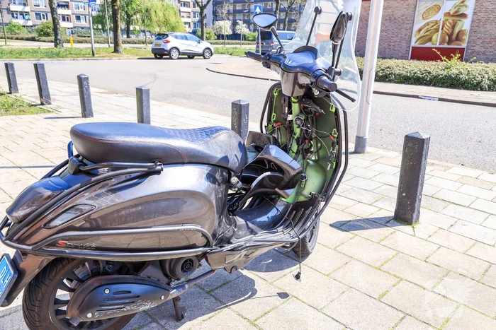 Scooter flink beschadigd bij ongeval
