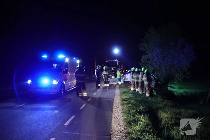 Bestuurder bekneld bij eenzijdig ongeval