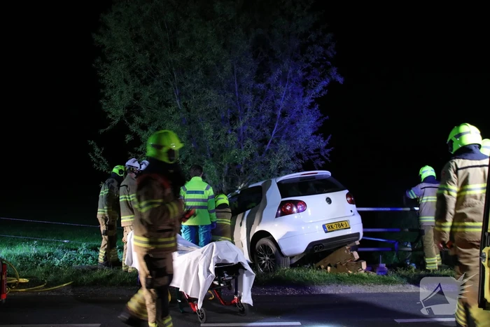 Bestuurder bekneld bij eenzijdig ongeval
