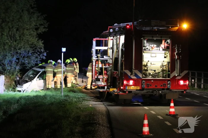 Bestuurder bekneld bij eenzijdig ongeval
