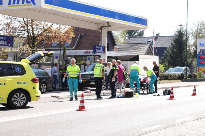Motorrijder gewond bij botsing op personenauto