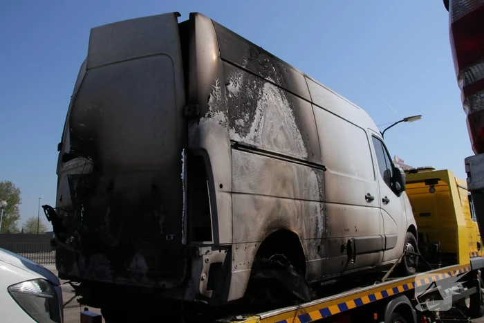 Drie pakketbussen in brand gestoken