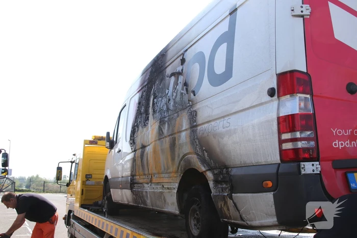 Drie pakketbussen in brand gestoken