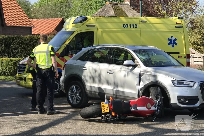 Twee gewonden bij aanrijding