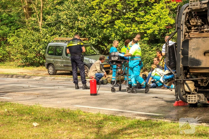 Brandweerwagen crasht tijdens spoedrit