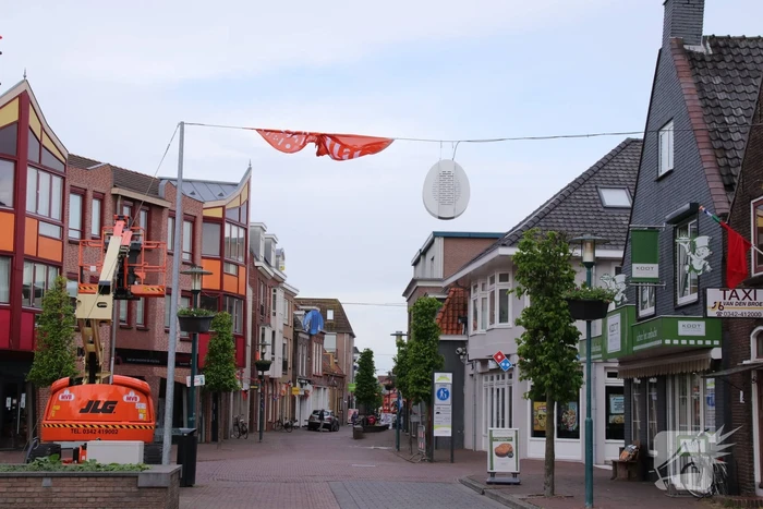 Dipje op feestvreugde in de voorbereidingen op Koningsdag