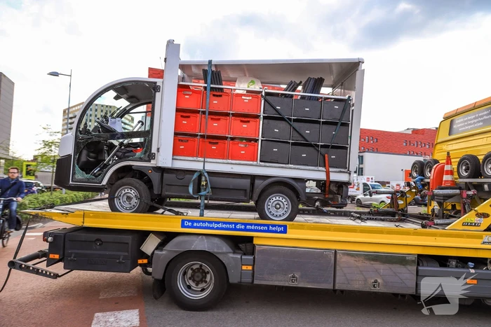 Picnic-wagen zoveelste keer op zijn kant