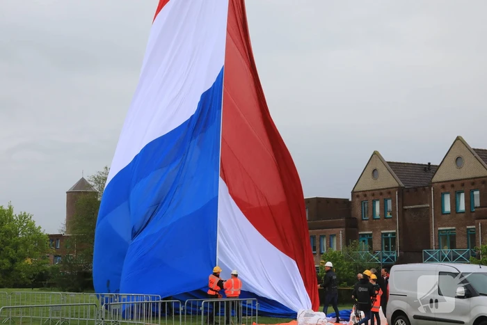 Grootste vlag van Nederland gehesen