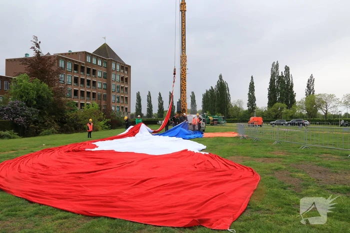 Grootste vlag van Nederland gehesen
