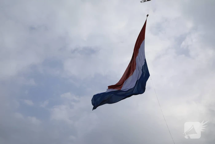 Grootste vlag van Nederland gehesen