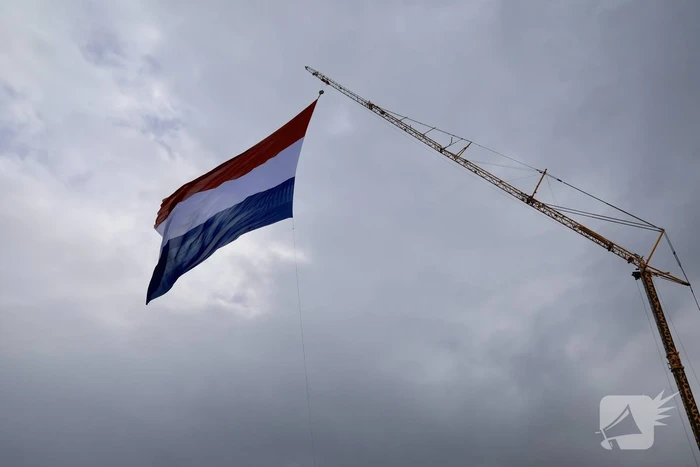 Grootste vlag van Nederland gehesen