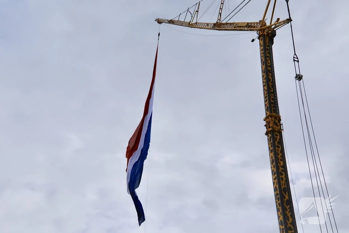 Grootste vlag van Nederland gehesen