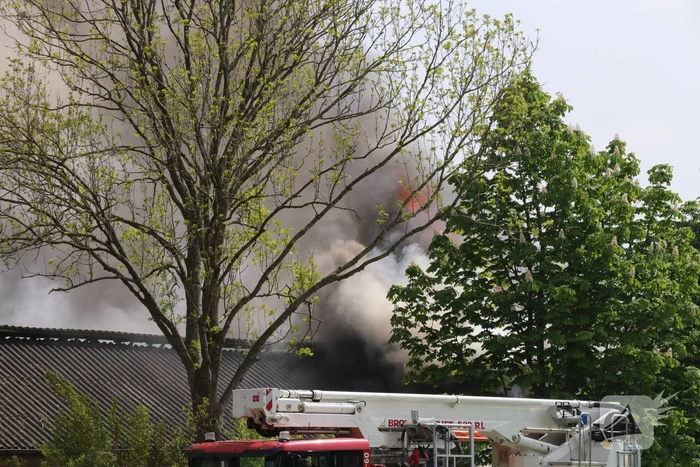 Veel rook bij brand in loods