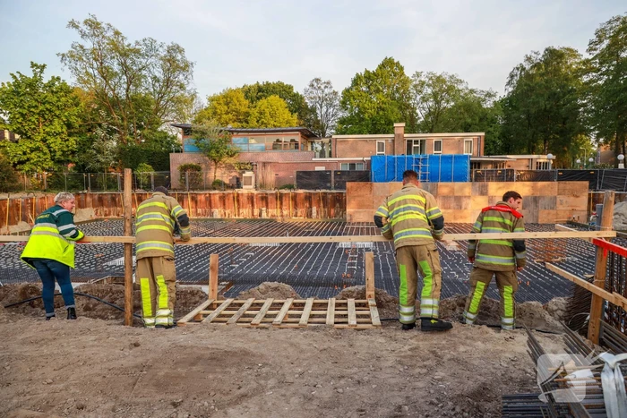 Zoekactie naar gevallen eendjes op bouwplaats