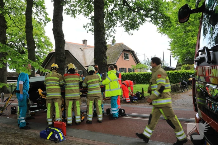 Auto slaat over de kop