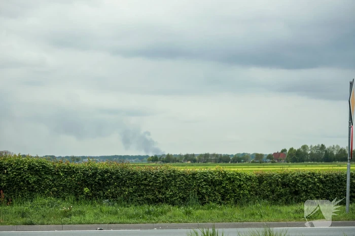 Grote brand verwoest loods in woonwijk