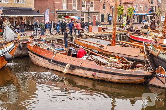 VIDEO: Zinkende botter leeggepompt