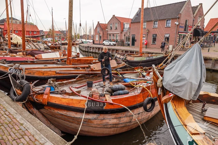 VIDEO: Zinkende botter leeggepompt