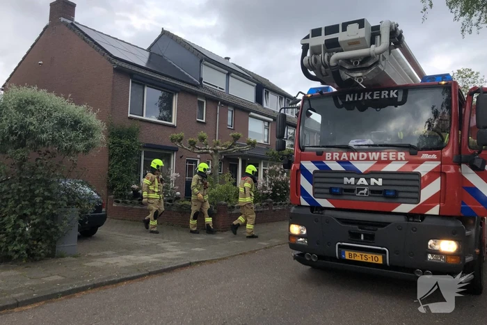 Brand in schoorsteen van woning