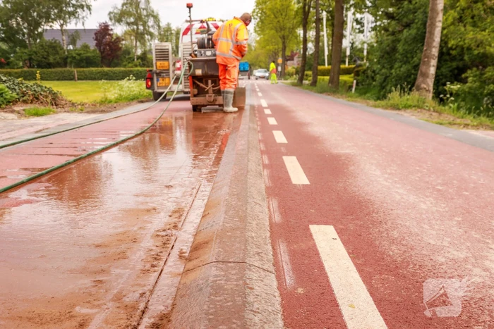 Herstelwerkzaamheden middengeleider fietsstraat