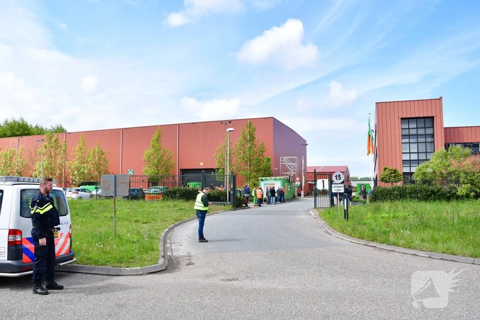 Bedrijf ontruimd na fabrieksbrand