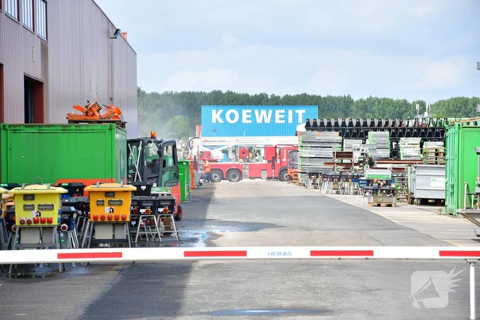 Bedrijf ontruimd na fabrieksbrand