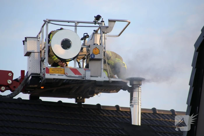 Veel rook bij schoorsteenbrand