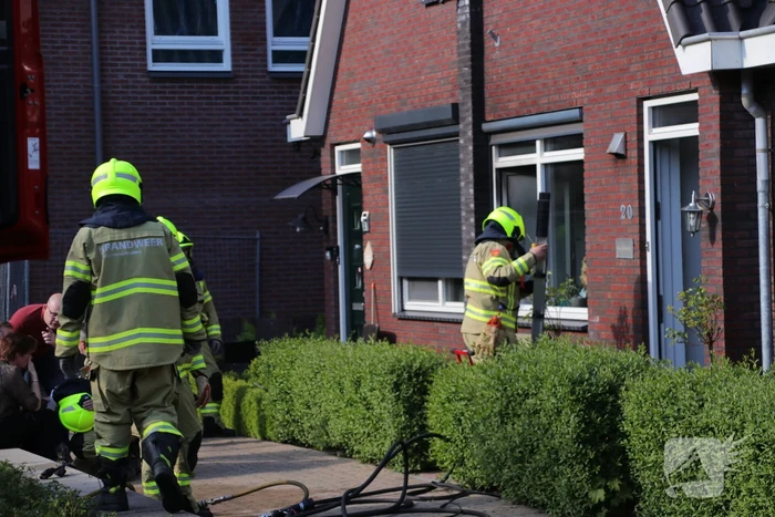 Afzuigkap in brand door frituurpan