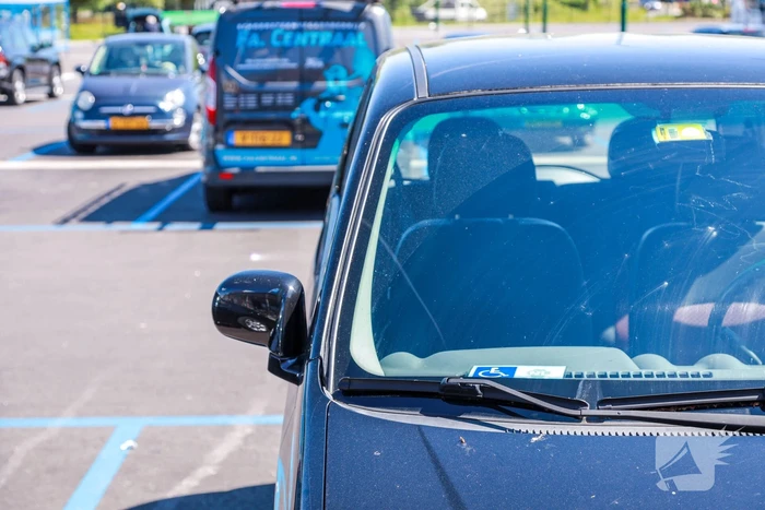 Automobiliste gewond op parkeerplaats