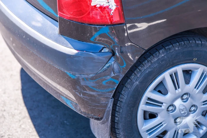 Automobiliste gewond op parkeerplaats