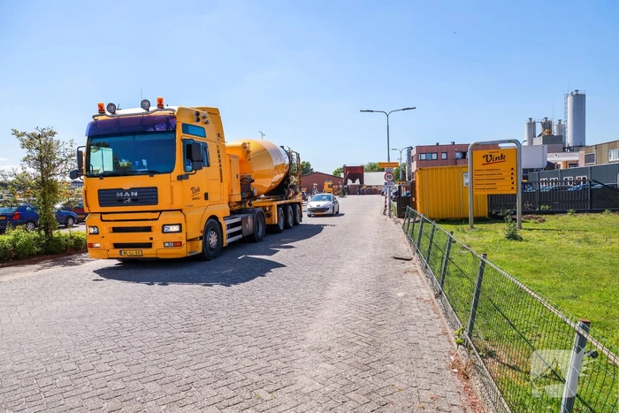 Politie doorzoekt vier locaties van afval- en grondbewerkingsbedrijf Vink