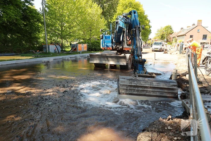 Waterleiding gesprongen door graafwerkzaamheden