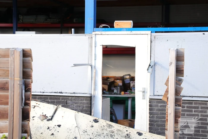 Loods verwoest door brand