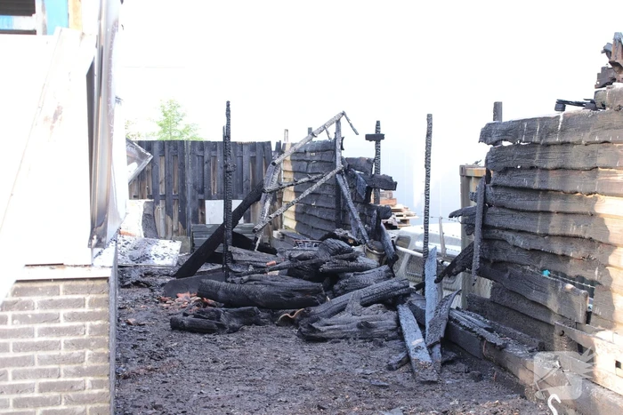 Loods verwoest door brand