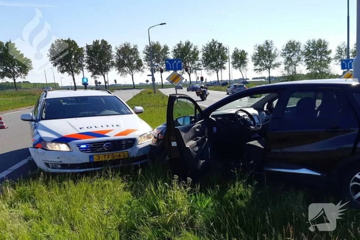 Auto met gestolen kentekenplaten knalt op paal, A4