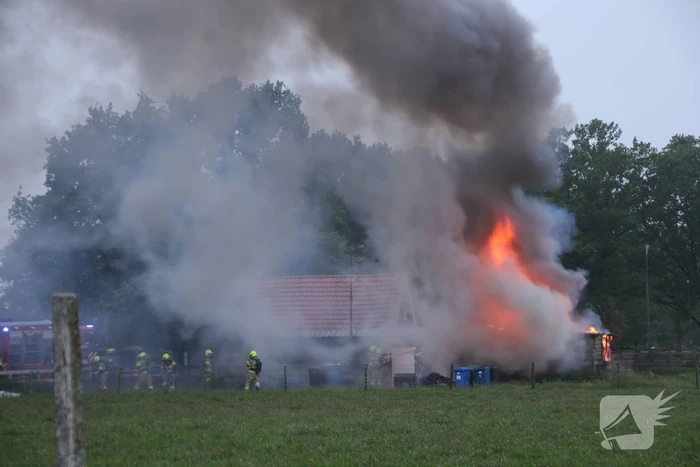 Schuur verwoest door brand