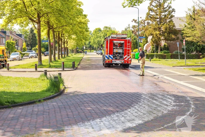 Meterslang oliespoor zorgt voor spekglad wegdek