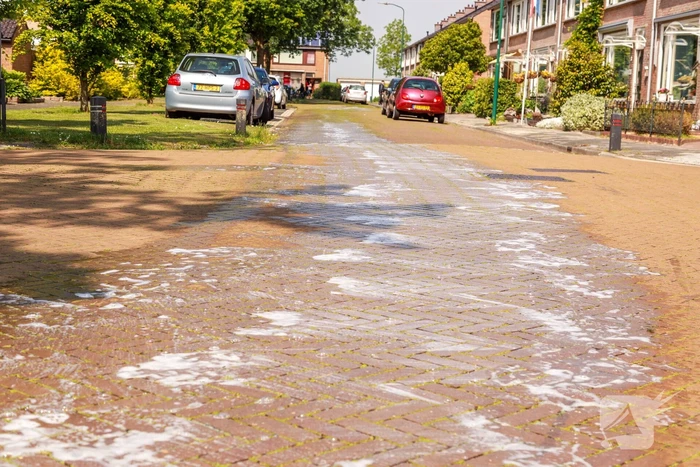 Meterslang oliespoor zorgt voor spekglad wegdek