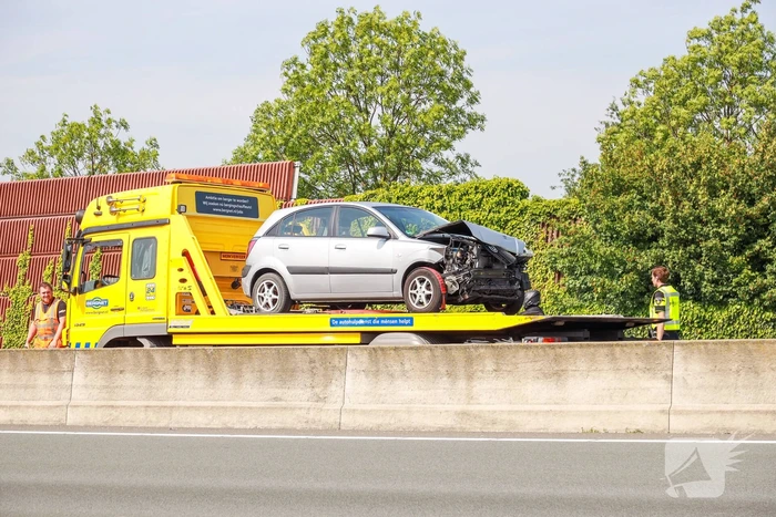 Flinke schade bij ongeval met vrachtwagen