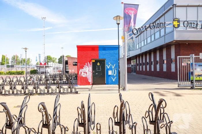 Transformatorhuisje Westmaas opnieuw beklad