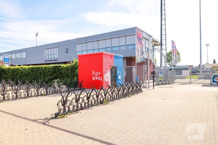 Transformatorhuisje Westmaas opnieuw beklad