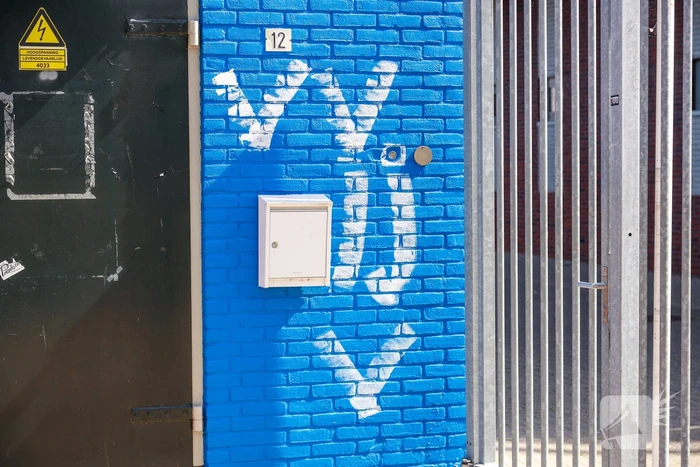 Transformatorhuisje Westmaas opnieuw beklad