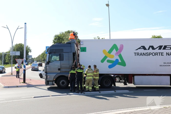 Lading schiet door voorkant trailer