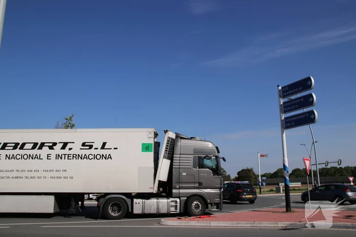 Lading schiet door voorkant trailer