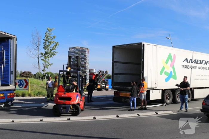 Lading schiet door voorkant trailer
