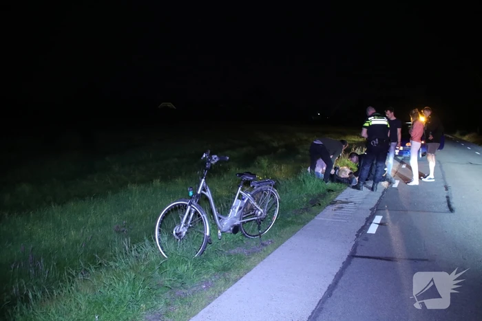 Fietser aangereden door bestelbus, veroorzaker laat slachtoffer gewond achter