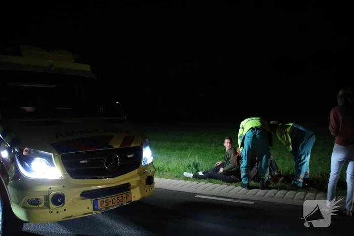 Fietser aangereden door bestelbus, veroorzaker laat slachtoffer gewond achter